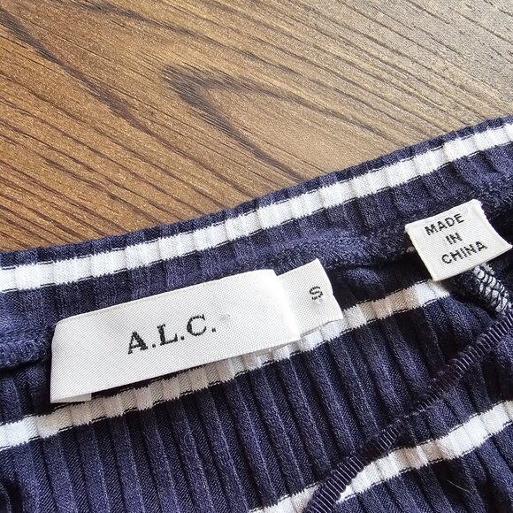 ALC Sabina Striped Stretchy Plunge Neckline Crop Top w Cap Sleeves, S, Blue &Wht - Picture 6 of 9